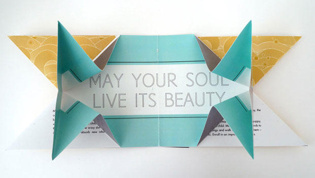 Brochure origami par Yulee Harris Design